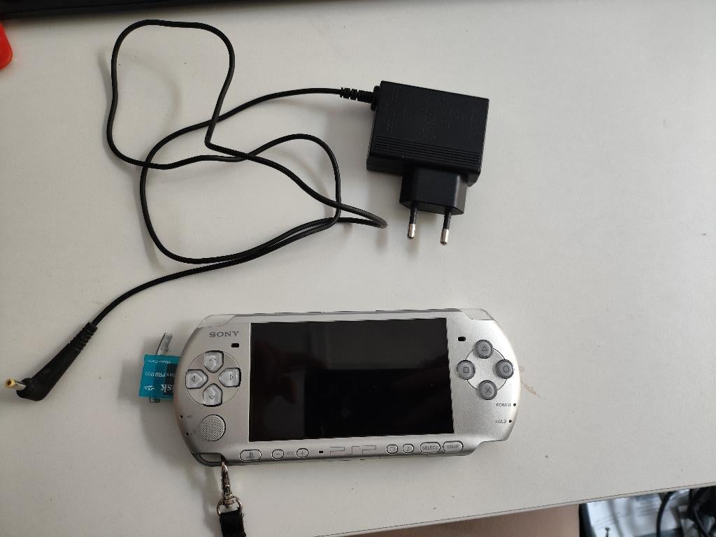 Sony PSP 3004, Consoles de jeu & Jeux vidéo, Consoles de jeu | Sony PSP, Enlèvement ou Envoi, Comme neuf, Autres couleurs, PSP