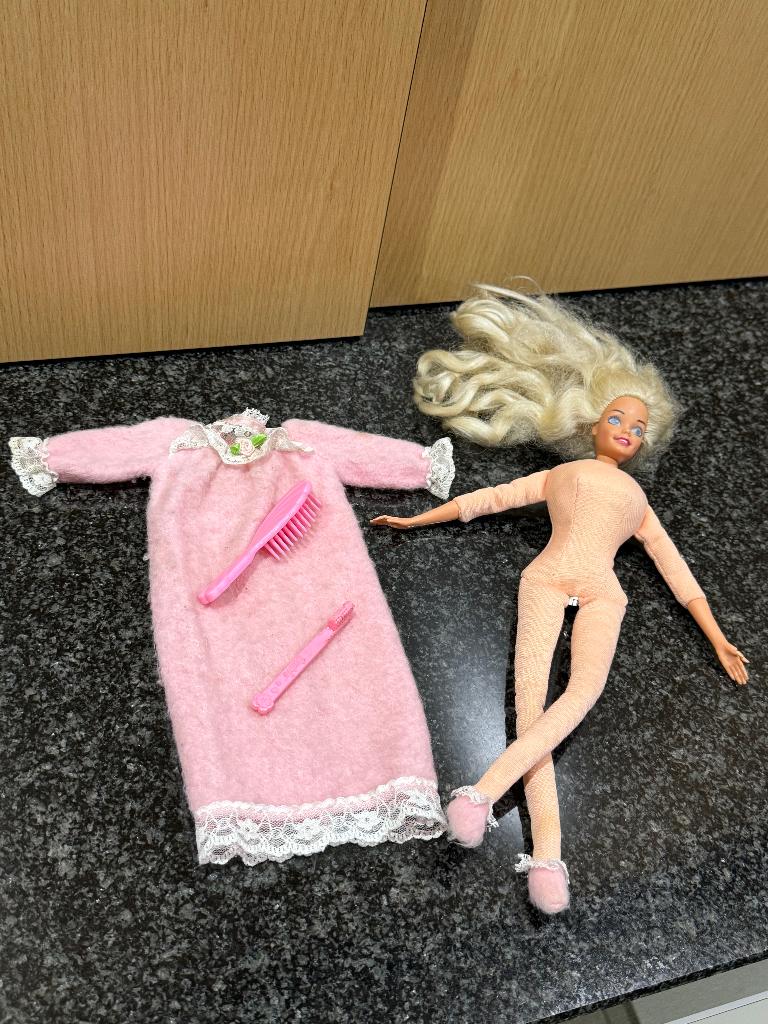 Barbie Doll 1993 Soft Body Pink Nightgown Bedtime, Ophalen of Verzenden, Gebruikt, Barbie