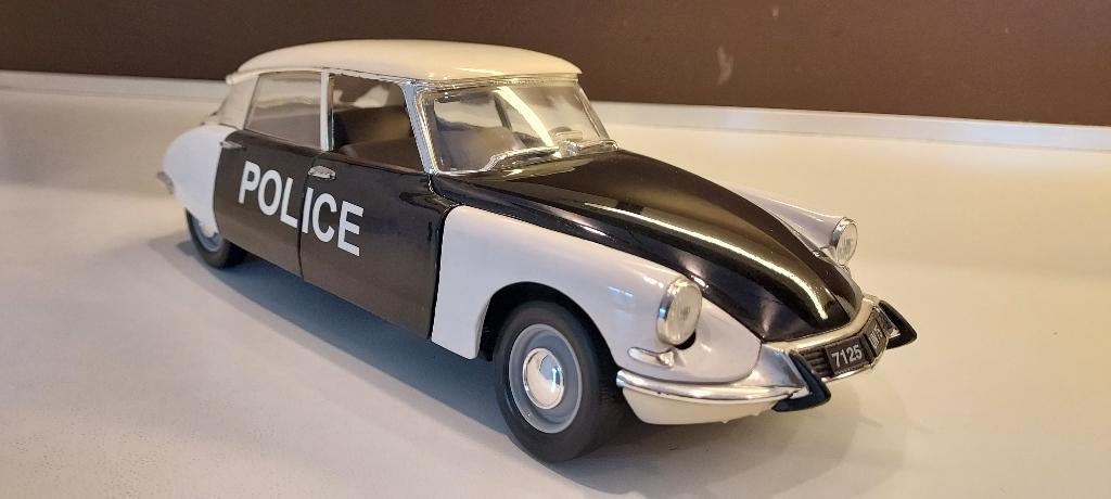miniatuurauto POLICE Citroën DS 19, 1/18, Hobby en Vrije tijd, Modelauto's | 1:18, Verzenden, Zo goed als nieuw, Auto