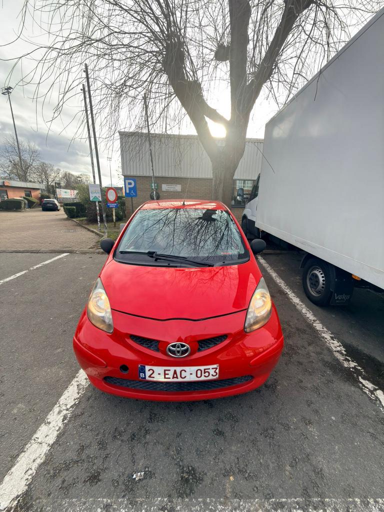 Toyota aygo, Autos, Toyota, Particulier, Aygo, Essence, Euro 4, Coupé, 3 portes, Boîte manuelle, Rouge, Enlèvement