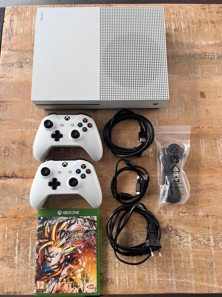 Xbox One S blanche + 2 manettes + jeu – Très bon état, Consoles de jeu & Jeux vidéo, Consoles de jeu | Xbox One, Comme neuf, Xbox One
