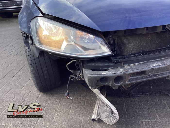 Phare droit d'un Volkswagen Golf, Autos : Pièces & Accessoires, Volkswagen, -, 3 mois de garantie, Utilisé