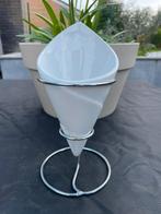 Cône en porcelaine dans un support en acier    ), Enlèvement ou Envoi, Neuf, Porcelaine