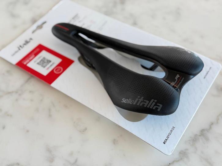 Winkelnieuw Selle Italia SLR Carbon Superflow – 130mm, Vélos & Vélomoteurs, Vélos Pièces, Neuf, Selle, Enlèvement