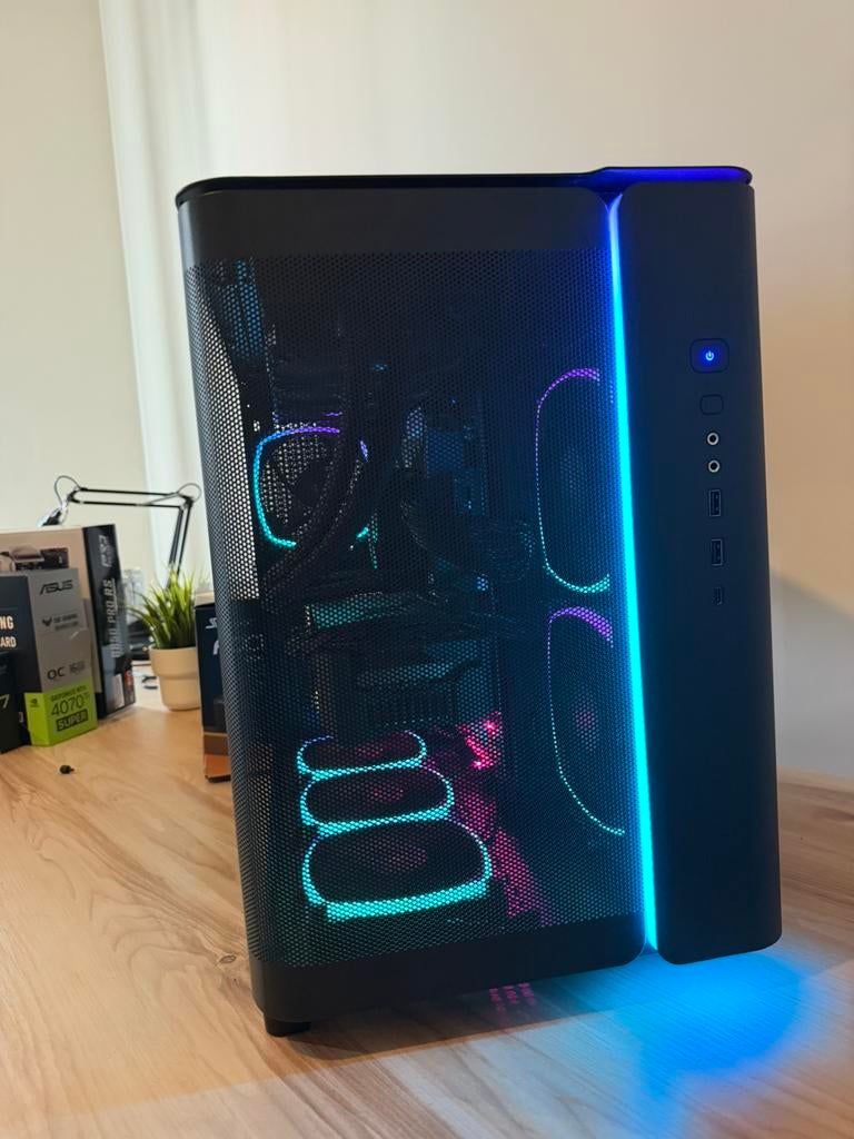 Game PC [Ryzen 7 9800X3D - RTX 4070 Ti SUPER], Computers en Software, Desktop Pc's, Zo goed als nieuw, 4 Ghz of meer, SSD, 32 GB