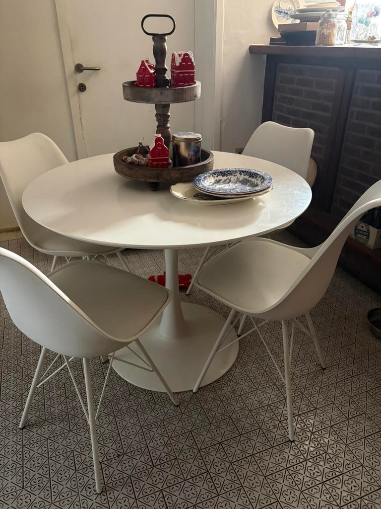 Ronde tafel en 4 stoelen, Ophalen, Zo goed als nieuw