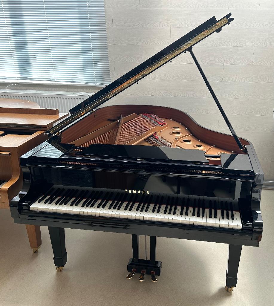Piano à queue Yamaha GB1 comme neuf ! Garantie: 10 ans, Musique & Instruments, Brillant, Comme neuf, Enlèvement, À queue