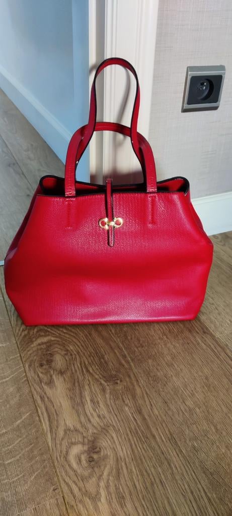 Handtas rood, Ophalen, Rood