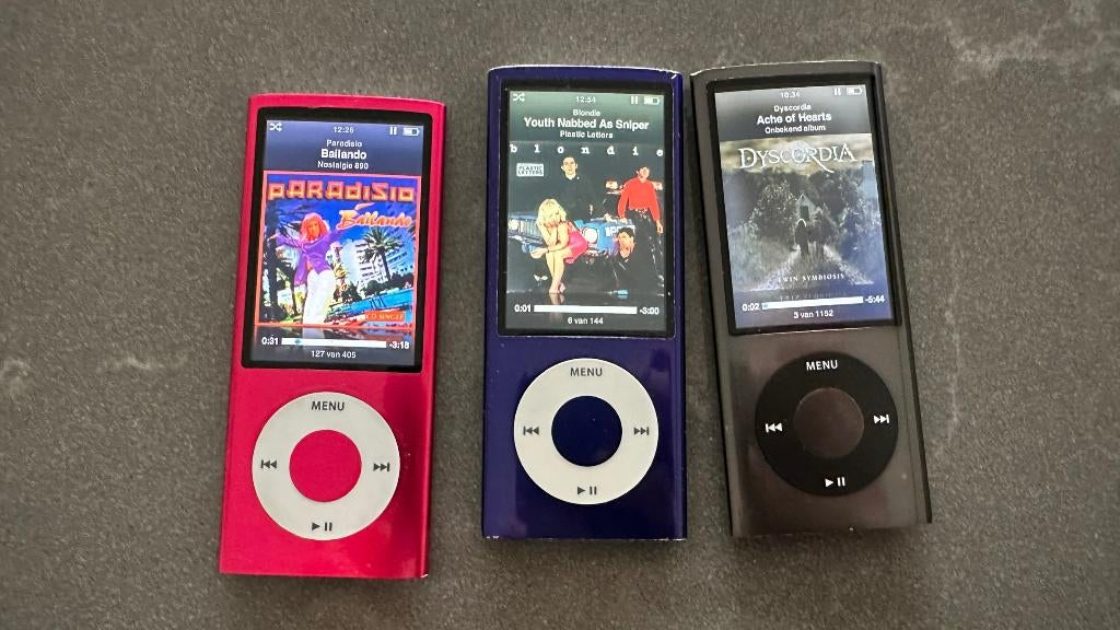 3 x Ipod nano 8 en 16GB + kabels + oortjes +laders, TV, Hi-fi & Vidéo, Lecteurs Mp3 | Apple iPod, Enlèvement ou Envoi, Rose, Nano