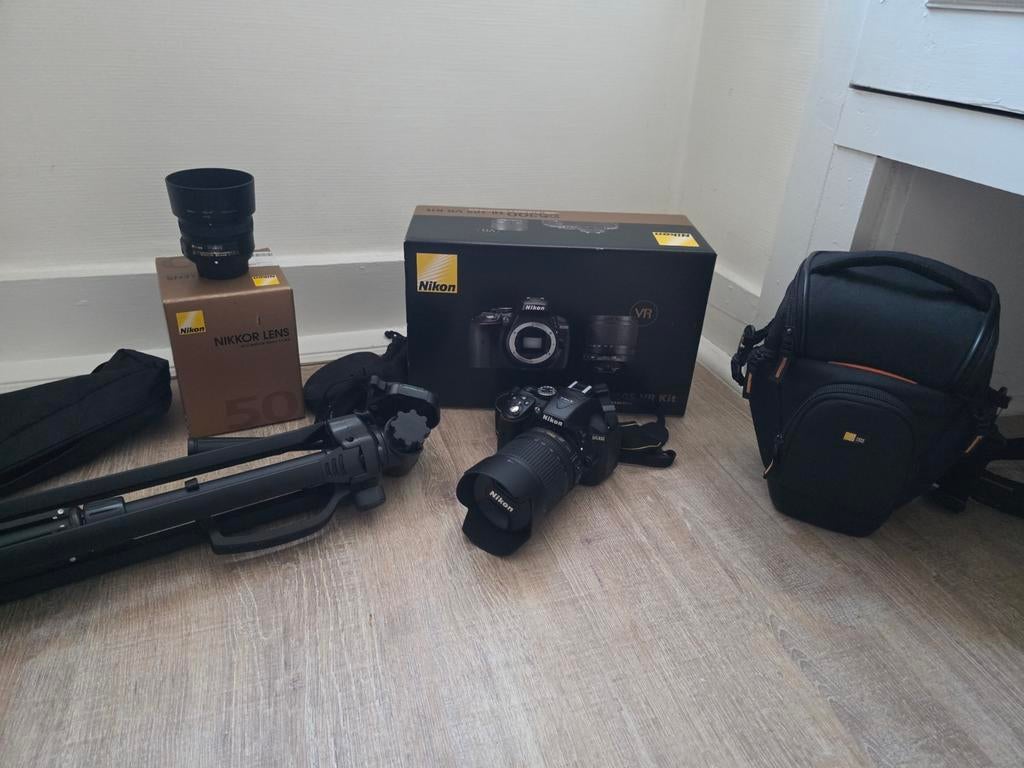 Nikon D5300 (4211 klikken) + 50mm 1.8G + 18-105 VR + statief, Audio, Tv en Foto, Fotocamera's Digitaal, Ophalen, Spiegelreflex