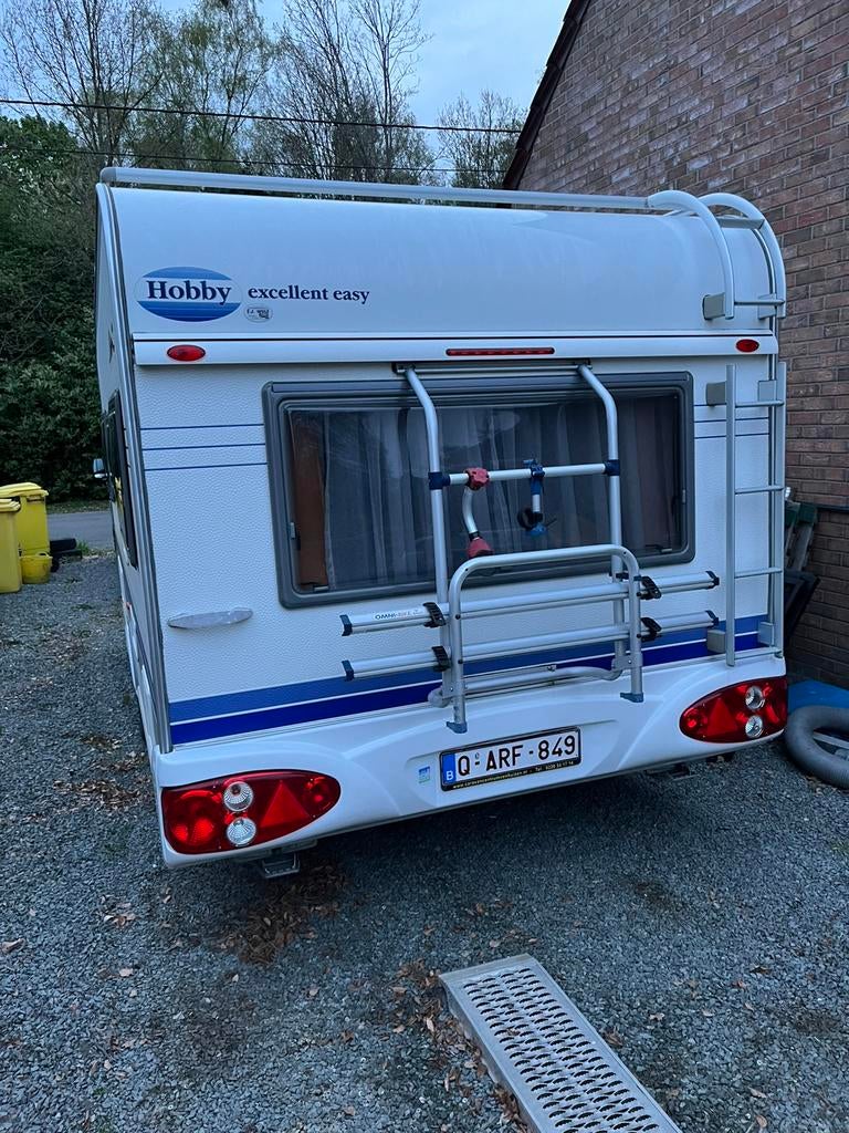 Hobby excellent easy 460 a, Caravanes & Camping, Caravanes, Particulier, jusqu'à 4, 1250 - 1500 kg, Banquette en rond, Hobby, Réchaud à gaz