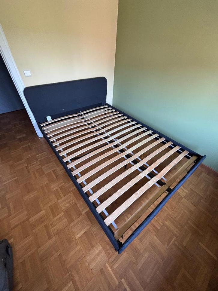 Slattum bed 140cm ikea + matras & beschermer, Huis en Inrichting, Slaapkamer | Bedden, Zo goed als nieuw, Tweepersoons, 140 cm