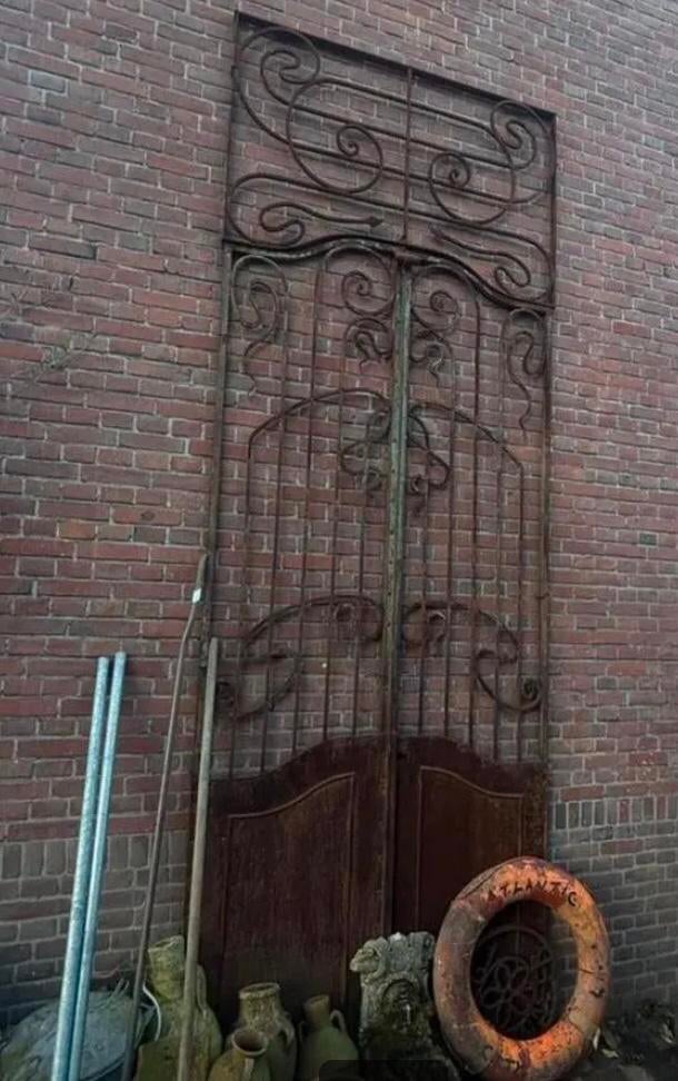 Unieke hoge 19de eeuwse smeedijzeren tuinpoort !!!, Ophalen, Gebruikt, IJzer, Met poort