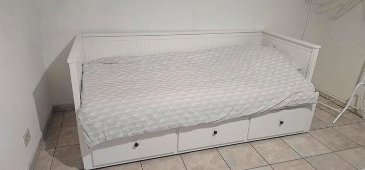 bedbank Ikea Hemmes 2 x80 cm uitschuifbaar met schuiven, Huis en Inrichting, Slaapkamer | Bedden, Zo goed als nieuw, Tweepersoons