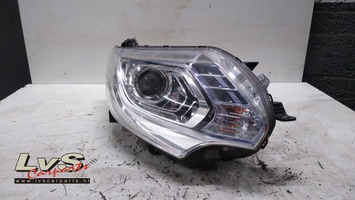 Phare droit d'un Fiat Fullback, Autos : Pièces & Accessoires, Éclairage, Fiat, Utilisé, 3 mois de garantie, Enlèvement ou Envoi