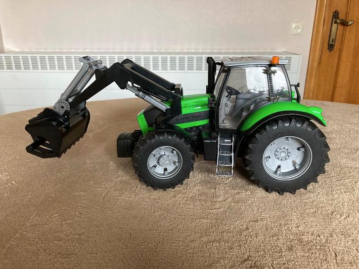 Bruder grote tractor met voorlader Deutz Fahr in kunststof, Kinderen en Baby's, Speelgoed |Speelgoedvoertuigen, Zo goed als nieuw