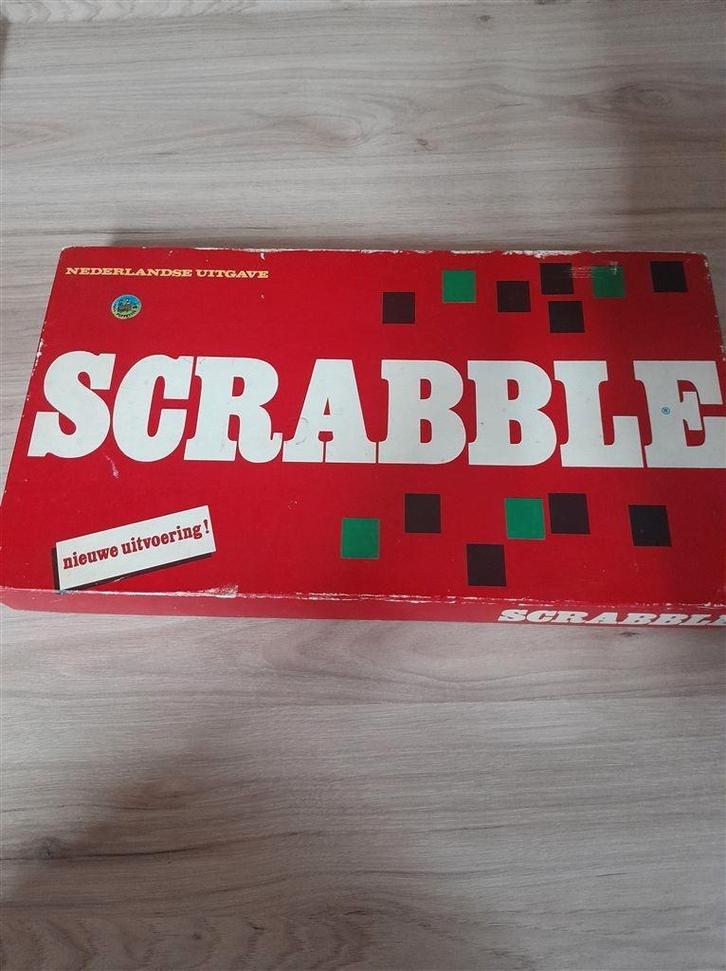 scrabble rode doos houten letters - s4378, Hobby en Vrije tijd, Gezelschapsspellen | Bordspellen, Zo goed als nieuw, Verzenden