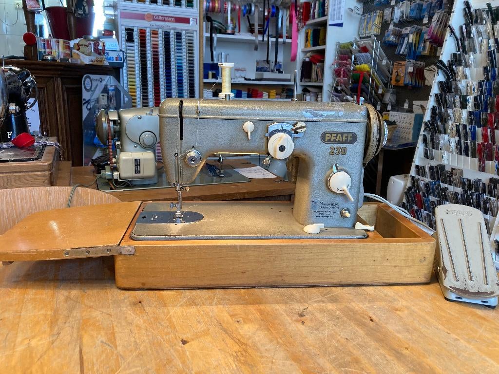 Pfaff 230 semi industrie - voor zware materialen/leer, Hobby en Vrije tijd, Naaimachines en Toebehoren, Gebruikt, Naaimachine