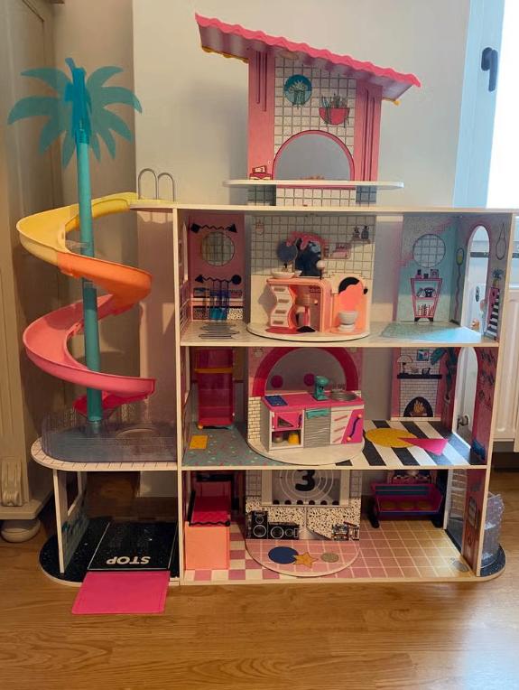 LOL Surprise Huis, Kinderen en Baby's, Speelgoed | Poppenhuizen, Zo goed als nieuw, Ophalen