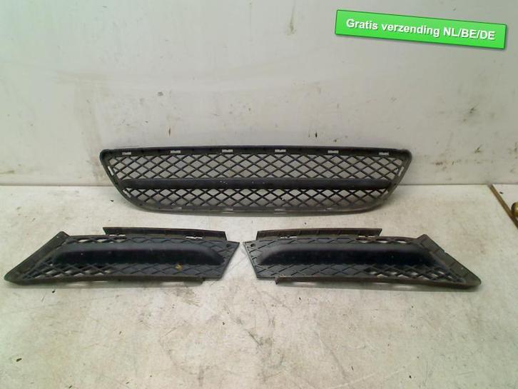 GRILLE SET voorbumper BMW 3 serie (E90) (51117154552), Auto-onderdelen, Carrosserie, BMW, Gebruikt
