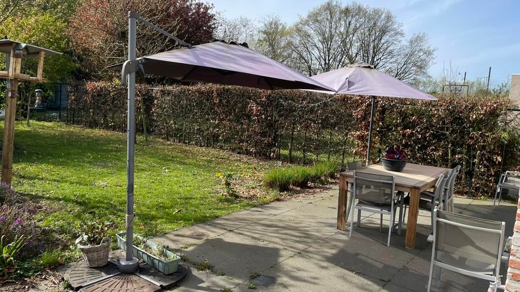 Parasol 2 stuks 300x300 met voettegels, Tuin en Terras, Parasols, Ophalen, Verstelbaar, Gebruikt, Zweefparasol