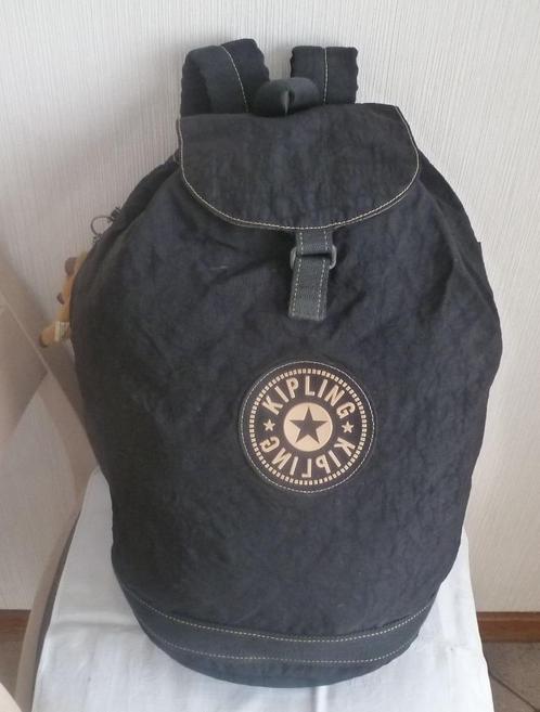 Kipling Très gd kittas zwart ronde bodem 2 riemen + aap, Handtassen en Accessoires, Tassen | Rugtassen, Gebruikt, Kipling, 25 tot 40 cm