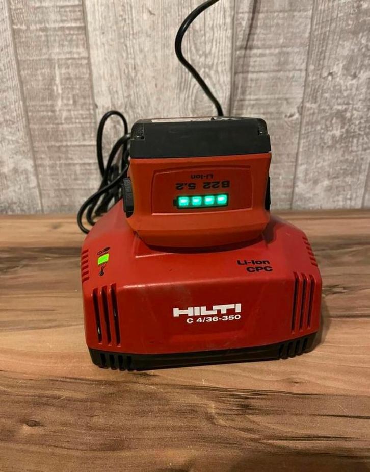 Acculader Hilti, Doe-het-zelf en Bouw, Gereedschap | Handgereedschap, Zo goed als nieuw, Ophalen of Verzenden