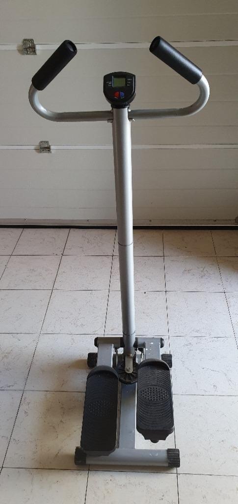 Stap fitness toestel, Sport en Fitness, Fitnessapparatuur, Gebruikt, Stepapparaat, Armen, Benen, Borst, Buik, Rug, Metaal, Ophalen of Verzenden