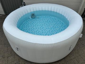 Opblaasbare jacuzzi 3-4 personen beschikbaar voor biedingen