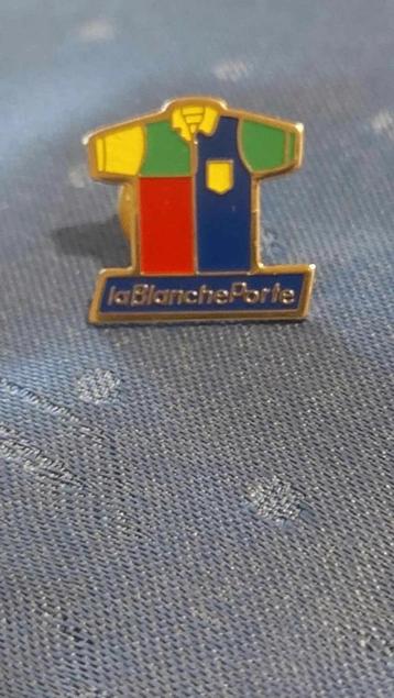 pin/speldje : La Blanche Porte beschikbaar voor biedingen
