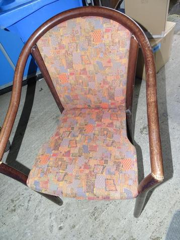 lot de chaises (30€ pour 25 chaises)