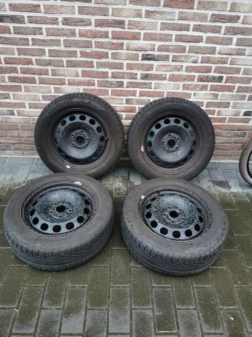 originele VW stalen velgen met zomerbanden 205/55/R16 91V ,, Auto-onderdelen, Banden en Velgen, Velg(en), Zomerbanden, Ophalen