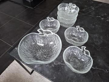 retro vintage set van 7 glazen schalen beschikbaar voor biedingen