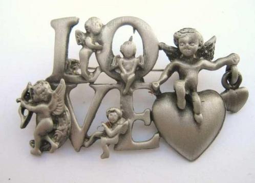 Putti, engeltjes 3D LOVE broche, vintage JJ Jonette Artifact, Handtassen en Accessoires, Broches, Nieuw, Zilver, Ophalen