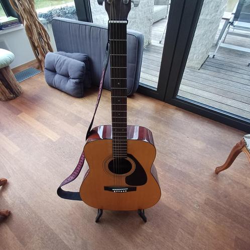 gitaar met gratis alle toebehoren, Muziek en Instrumenten, Snaarinstrumenten | Gitaren | Akoestisch, Zo goed als nieuw, Met koffer