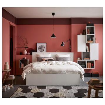 Lit blanc avec sommier et matelas beschikbaar voor biedingen