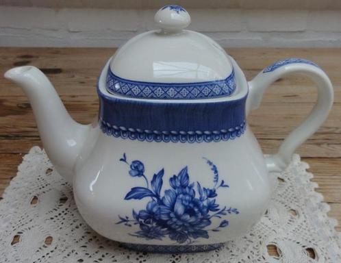 SALE Engelse theepot, Churchill, Out of the Blue, Huis en Inrichting, Keuken | Servies, Gebruikt, Overige typen, Overige stijlen