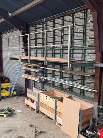 Magazijnstelling ijzerrek beschikbaar voor biedingen