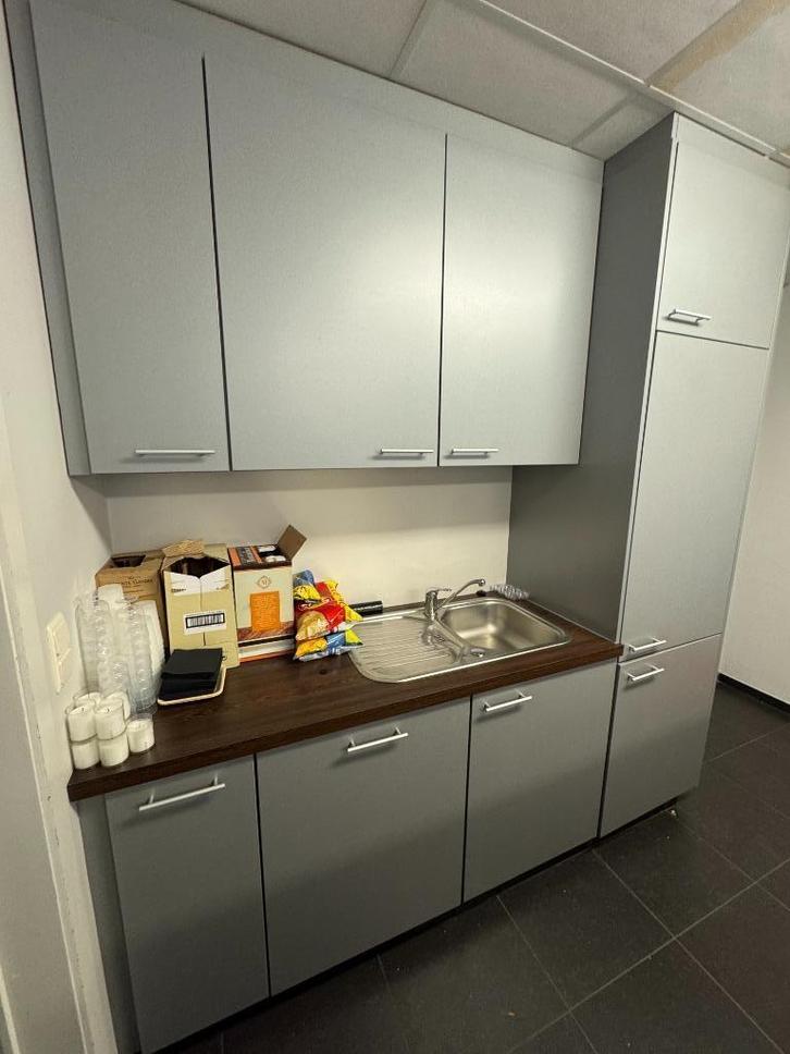 Keuken, Huis en Inrichting, Keuken | Complete keukens, Gebruikt, Enkelwandige keuken, Grijs, Kunststof, Met kookeiland, Ophalen