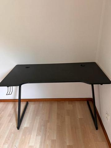 Gaming-bureau  beschikbaar voor biedingen