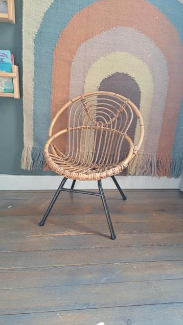 Rotan kinderstoel beschikbaar voor biedingen