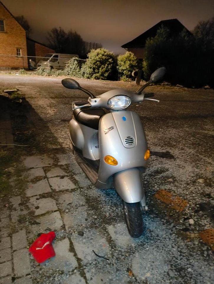 Piaggio vespa et2, Fietsen en Brommers, Scooters | Piaggio, Zo goed als nieuw, Overige modellen, Klasse B (45 km/u), Tweetakt