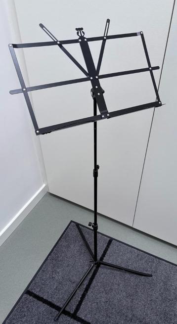 Opvouwbare muziekstandaard voor bladmuziek of tablet beschikbaar voor biedingen