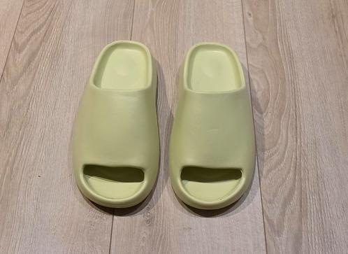 Pastelgroene pantoffels — Nieuw — Maat 42/43, Kleding | Heren, Schoenen, Nieuw, Ophalen of Verzenden