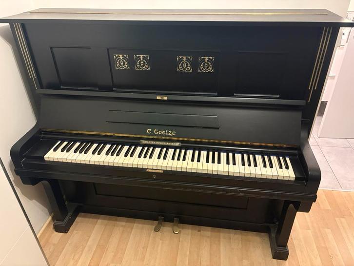 Antiek Piano C Goetze, Speelbaar maar niet volledig stemvast, Muziek en Instrumenten, Piano's, Zo goed als nieuw, Piano, Ophalen