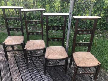 antieke kerkstoelen ca.1945 beschikbaar voor biedingen
