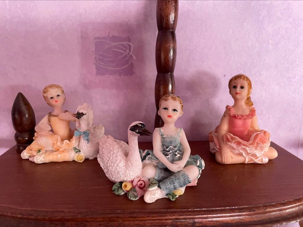 Postures danseuses, Collections, Comme neuf