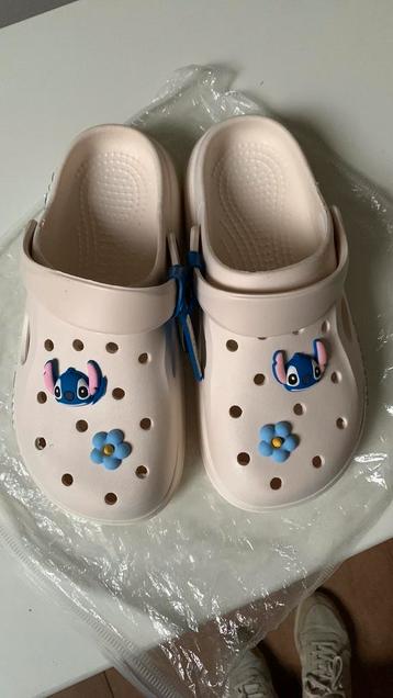 Nieuwe Crocs thema Stitch. Maat 37,5. beschikbaar voor biedingen