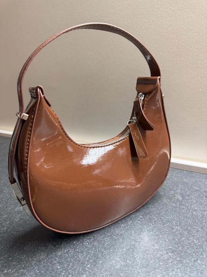 Sac à main marron verni - Élégance rétro et chic assuré !, Bijoux, Sacs & Beauté, Sacs | Sacs Femme, Comme neuf, Sac à main, Enlèvement ou Envoi