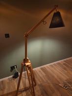 Houten driepoot vloerlamp van merk Flamant, Huis en Inrichting, Lampen | Vloerlampen, Ophalen of Verzenden